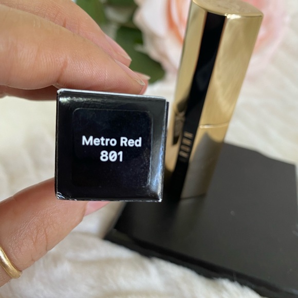 Bobbi Brown Luxe Lipstick Metro Red 801 Full Size - Picture 6 of 7